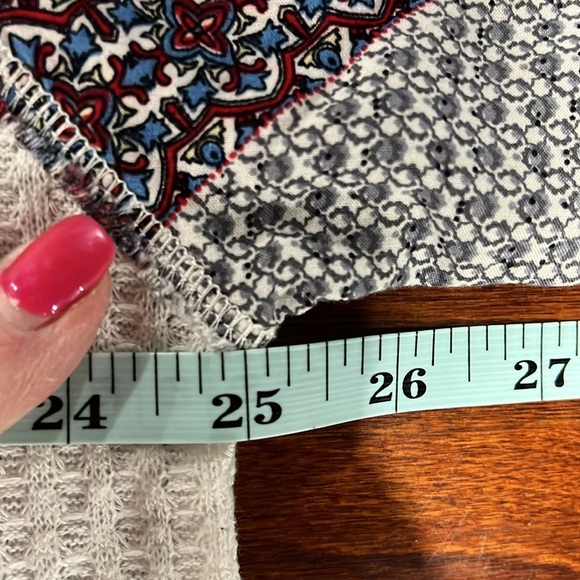 In Loom Womens Top M Cream Blue Red Waffle Knit Boho Sleeves Smocked Cuffs Soft - Picture 11 of 13